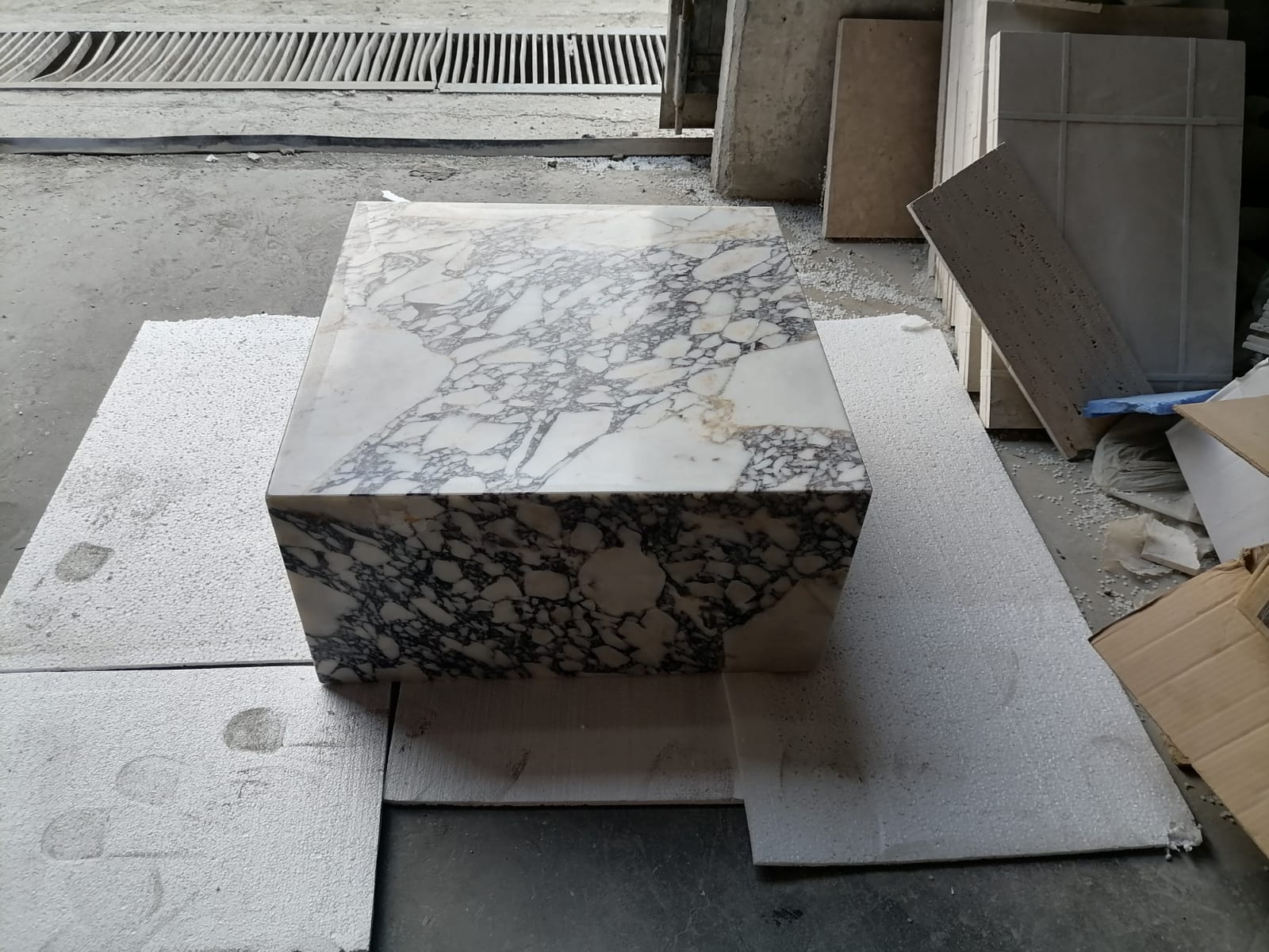 Calacatta Viola Turkish Marble Coffee Table - Polished 24x24x12