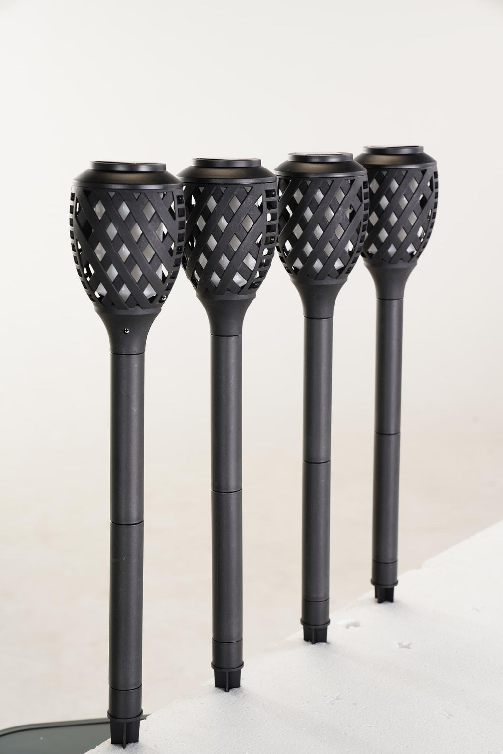 Outdoor Solar Lights, Water-Resistant Flickering Flames Torch Light, Landscape Decoration Lighting